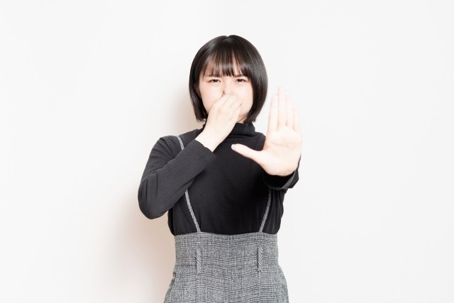 外壁塗装時の臭いの原因と対策