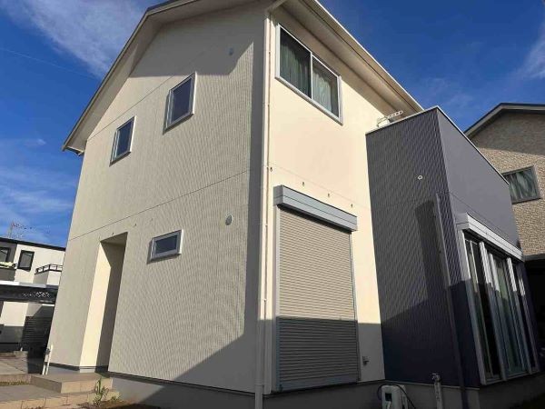 グレー × ベージュ｜優しくナチュラルで落ち着く