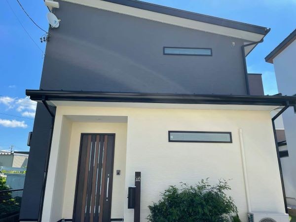 グレー × ホワイト｜清潔感と明るさを両立